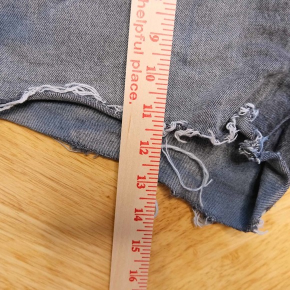 Levi's 501 Womens Denim Shorts Size 28 High Rise Cheeky Raw Hem Black Wash - Picture 4 of 12